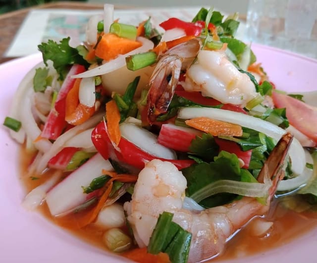 Spicy Seafood Salad ยำรวมทะเล.
