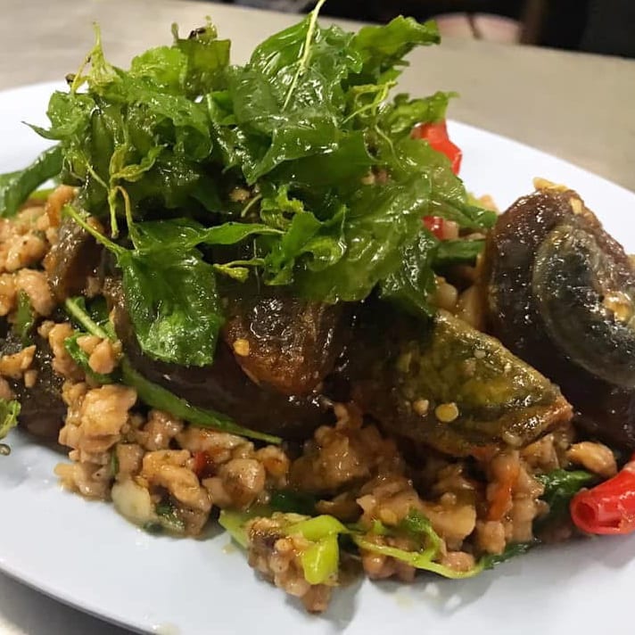 Black Egg and Basil Leaves ไข่เยี่ยวม้ากะเพรากรอบ.