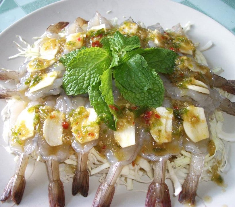 Fresh Shrimp with Spicy Lime Sauce กุ้งแช่น้ำปลา.