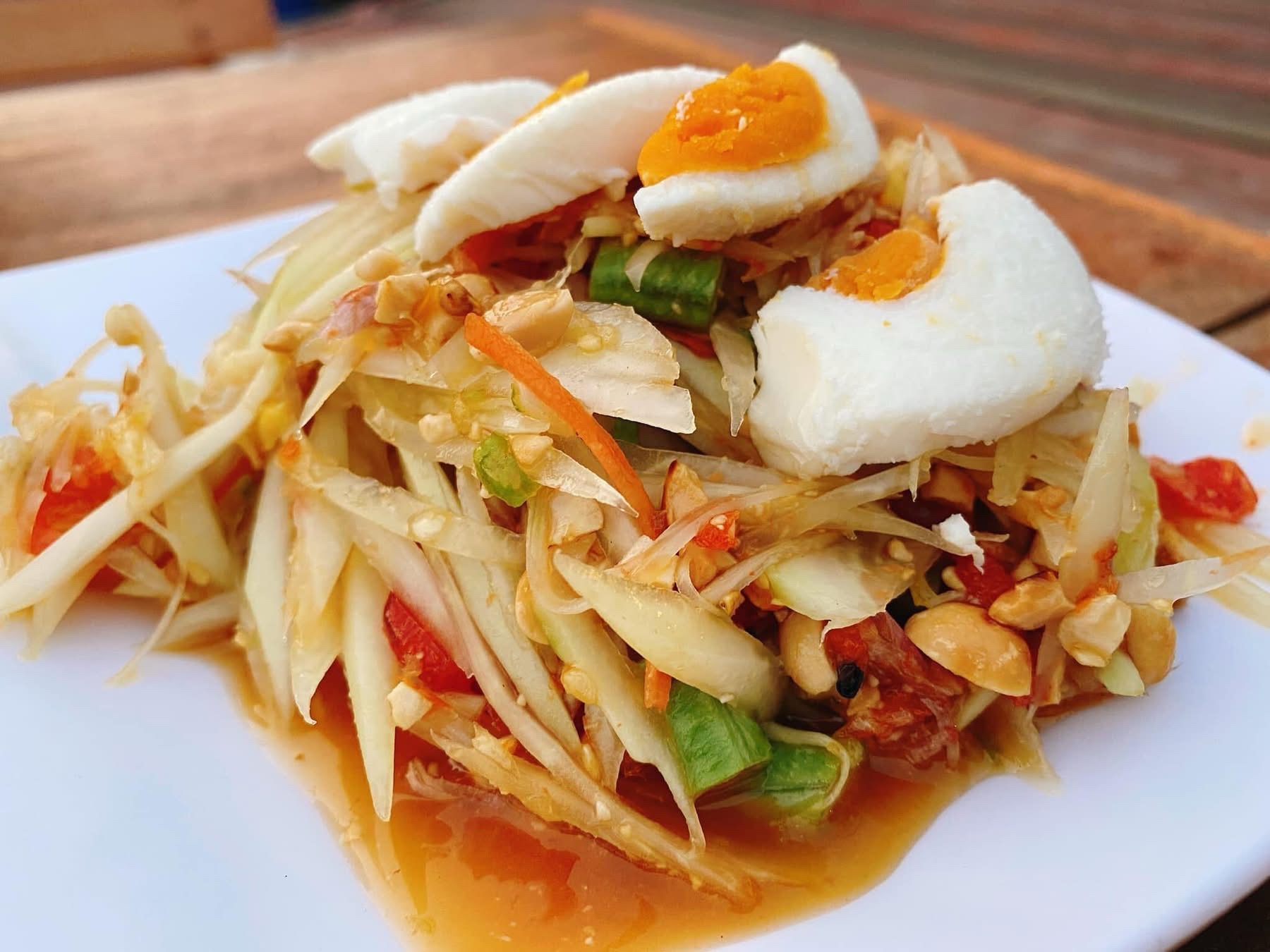 Papaya Salad with Salted Egg ส้มตำไข่เค็ม.