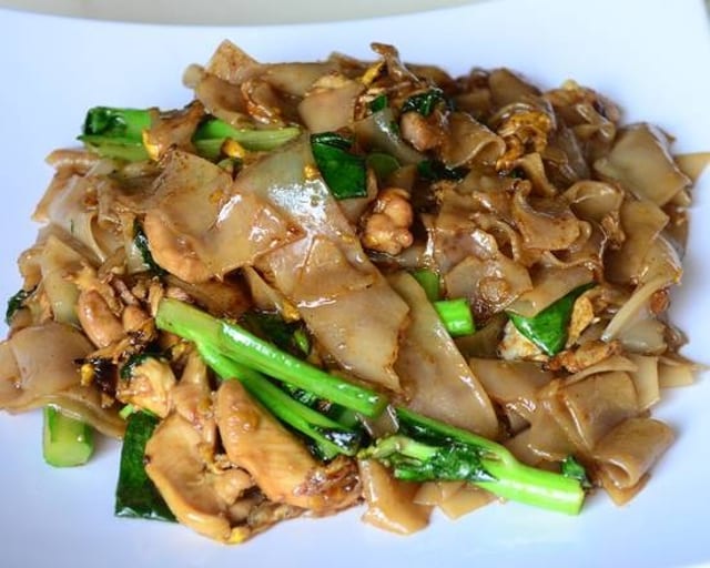 Pad See Ew ผัดซีอิ้ว.