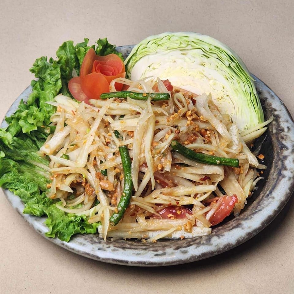 Pattaya Bay Thai Restaurant's papaya salad with green beans, tomatoes, lettuce, and cabbage.