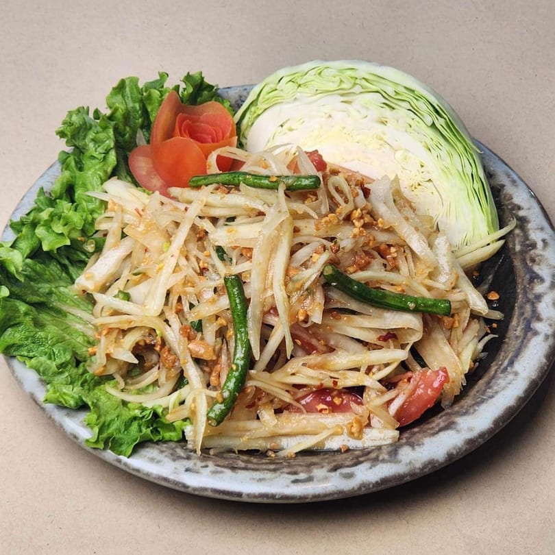 Pattaya Bay Thai Restaurant's papaya salad with green beans, tomatoes, lettuce, and cabbage.