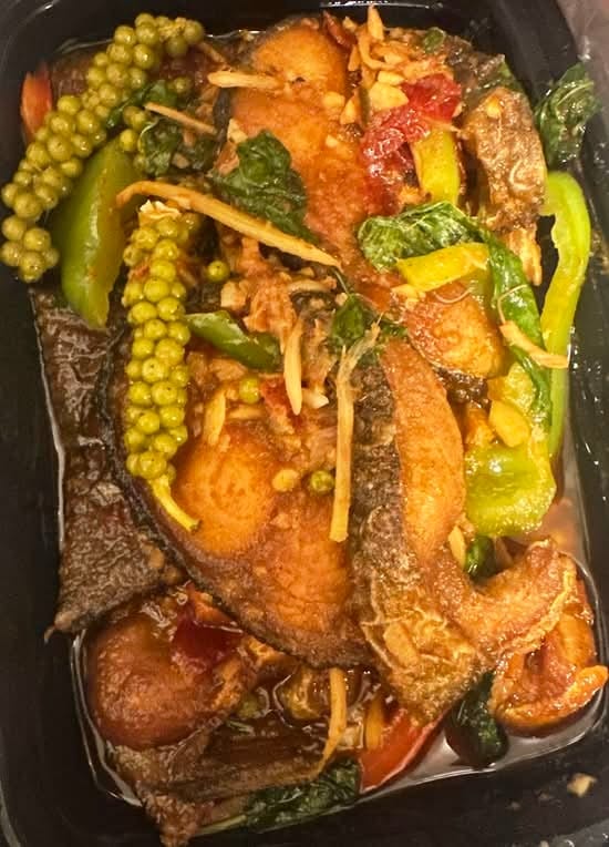 Spicy Crispy Catfish 🌶️ (Pad Ped Pla Dook) ผัดเผ็ดปลาดุก.