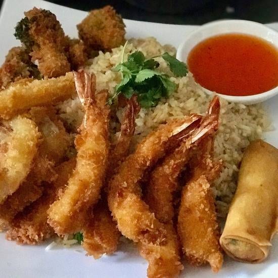Shrimp Tempura Combination คอมโบ-กุ้งทอด.