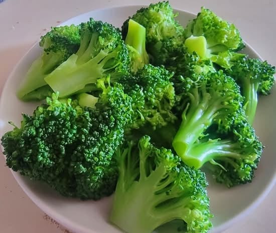 Steamed Broccoli บล็อคโคลีลวก.