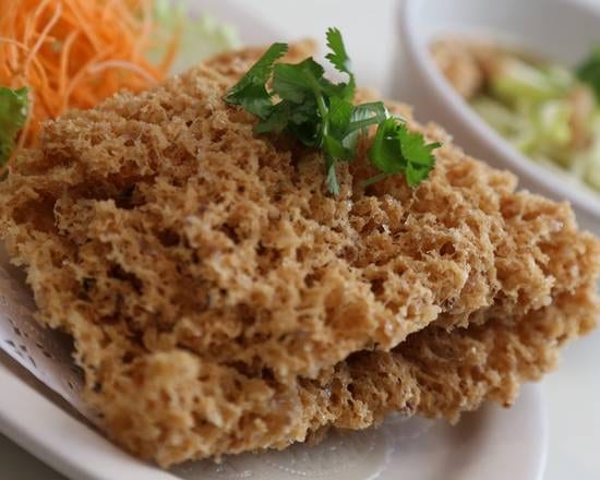 Crispy Catfish Salad ยำปลาดุกฟู.