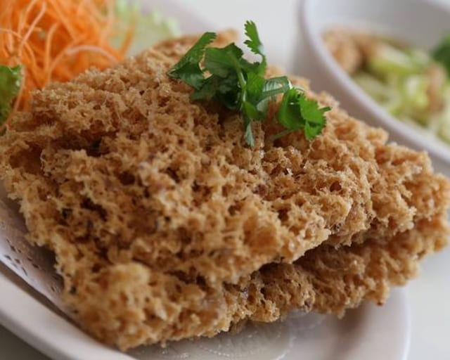 Crispy Catfish Salad ยำปลาดุกฟู.