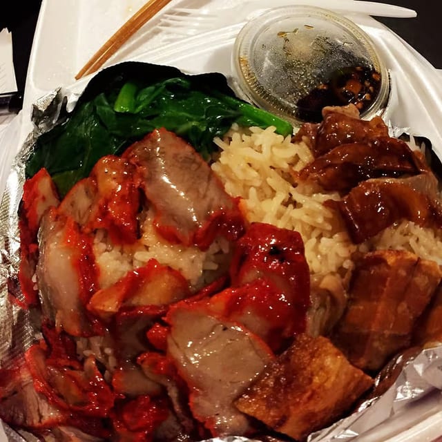 Roasted Red Pork on Rice ข้าวหมูแดง.