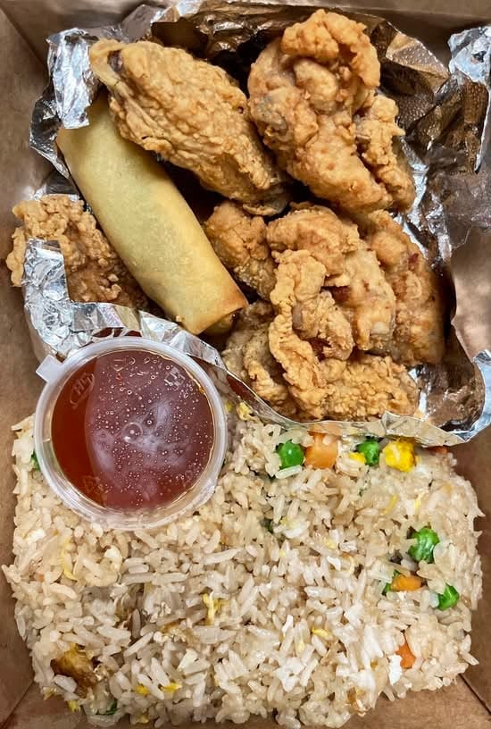 Fried Chicken Wings Combination คอมโบ-ปีกไก่ทอด.