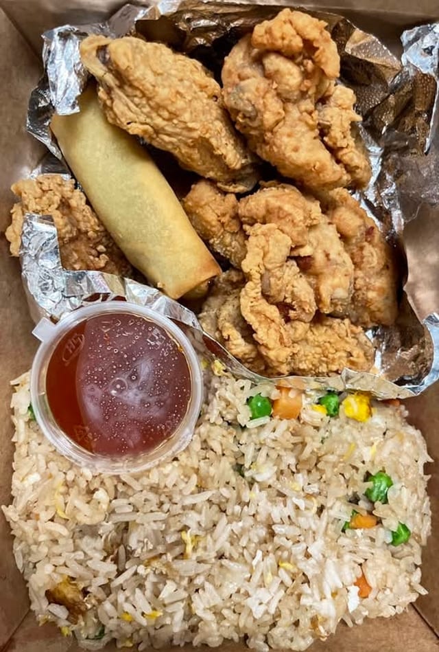 Fried Chicken Wings Combination คอมโบ-ปีกไก่ทอด.
