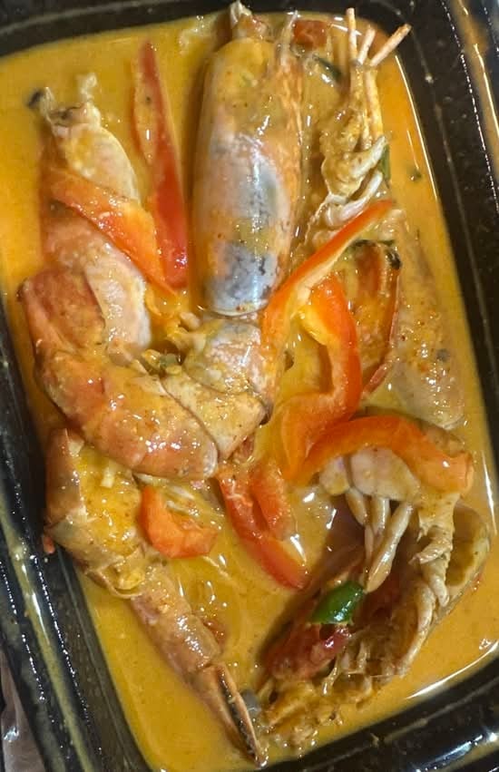 Royal Prawn ฉู่ฉี่กุ้งนาง.