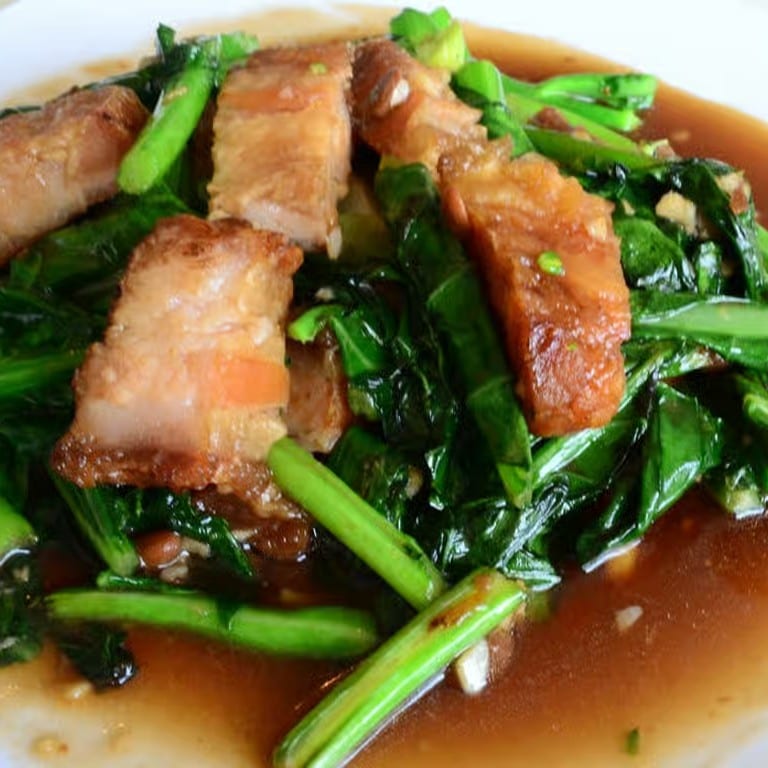 Chinese Broccoli with Crispy Pork ผัดคะน้าหมูกรอบ.