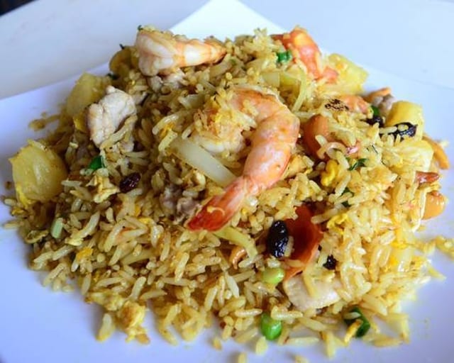 Pineapple Fried Rice ข้าวผัดสับปะรด.