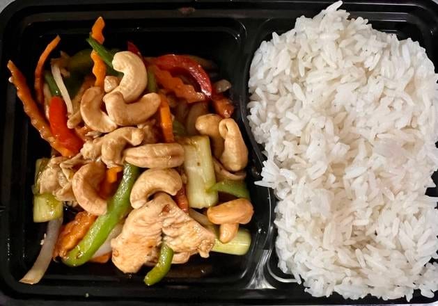Cashew Nuts Over Rice ข้าวราดผัดเม็ดมะม่วง.